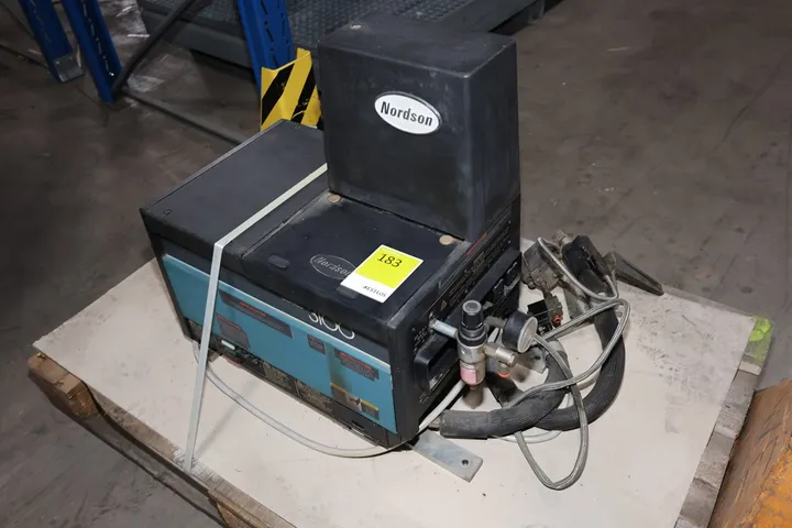 Nordson Schmelzklebestoffsystem ohne Palette